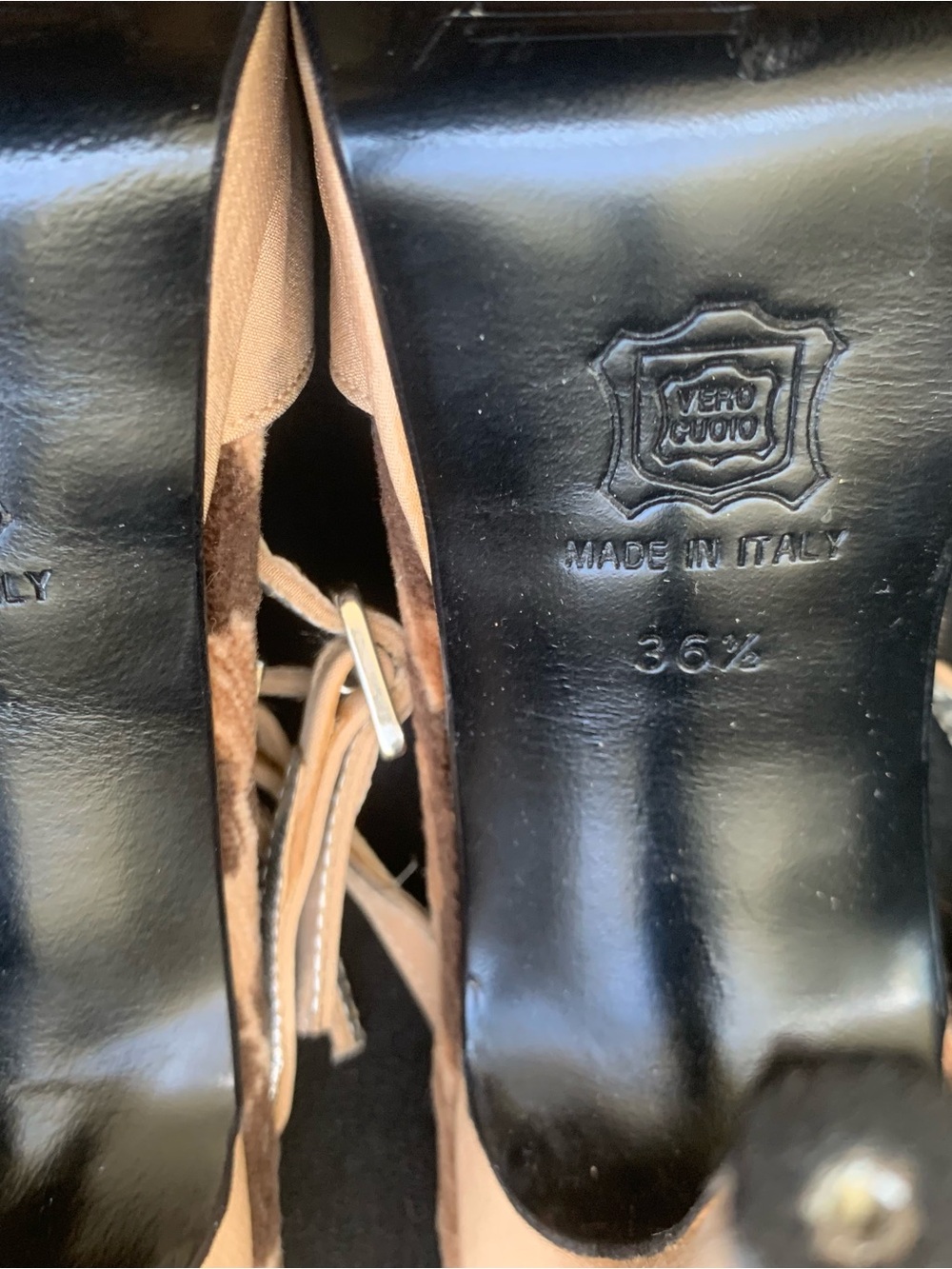 Vintage Dolce & Gabvana leather with fur animal print Sandals. - Picture 5 of 6